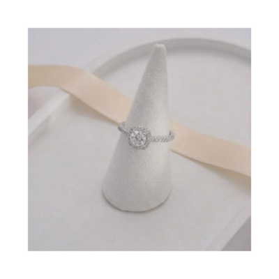 A Halo Moisanita Cushion Ajustable